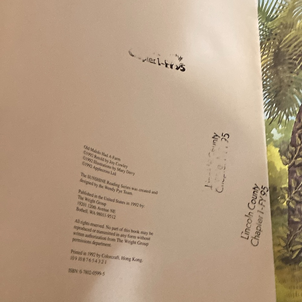 Oversized book “Old Maliki Had A Farm” by Joy Cowly - Picture 3 of 3